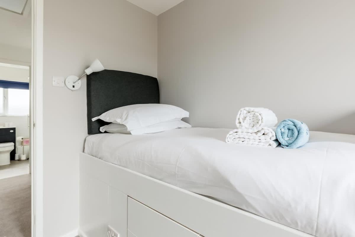 Trade Winds Villa Poole Eksteriør bilde